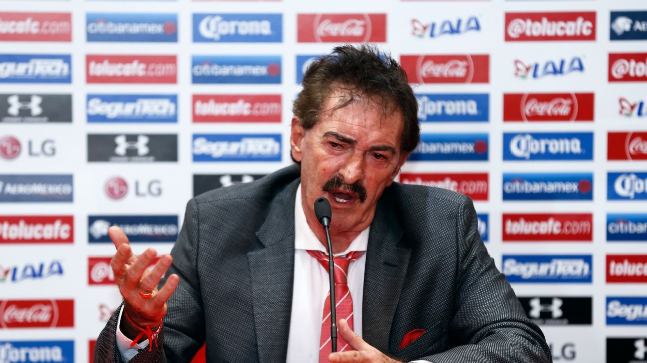 Seventeen years after his first stint at Toluca ended, Ricardo La Volpe will be back on the touchline this weekend for Los Diablos Rojos. Seventeen years after his first stint at Toluca ended, Ricardo La Volpe will be back on the touchline this weekend for Los Diablos Rojos.
