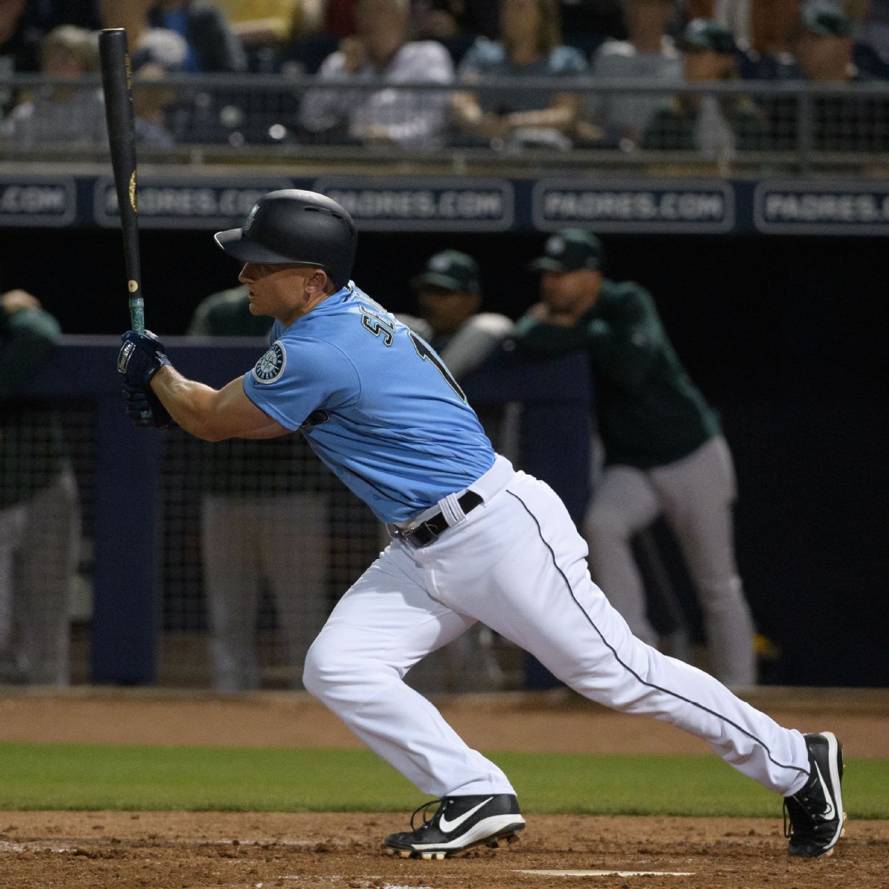Mariners 3B Kyle Seager removed with apparent wrist injury