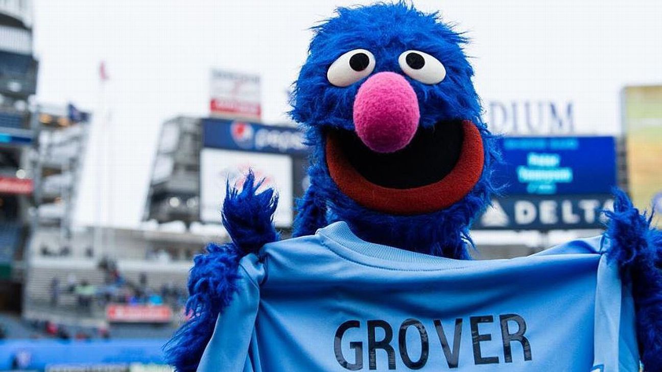 New York City get coaching tips from Sesame Street's Grover: 'Kick the ball with your feet!'