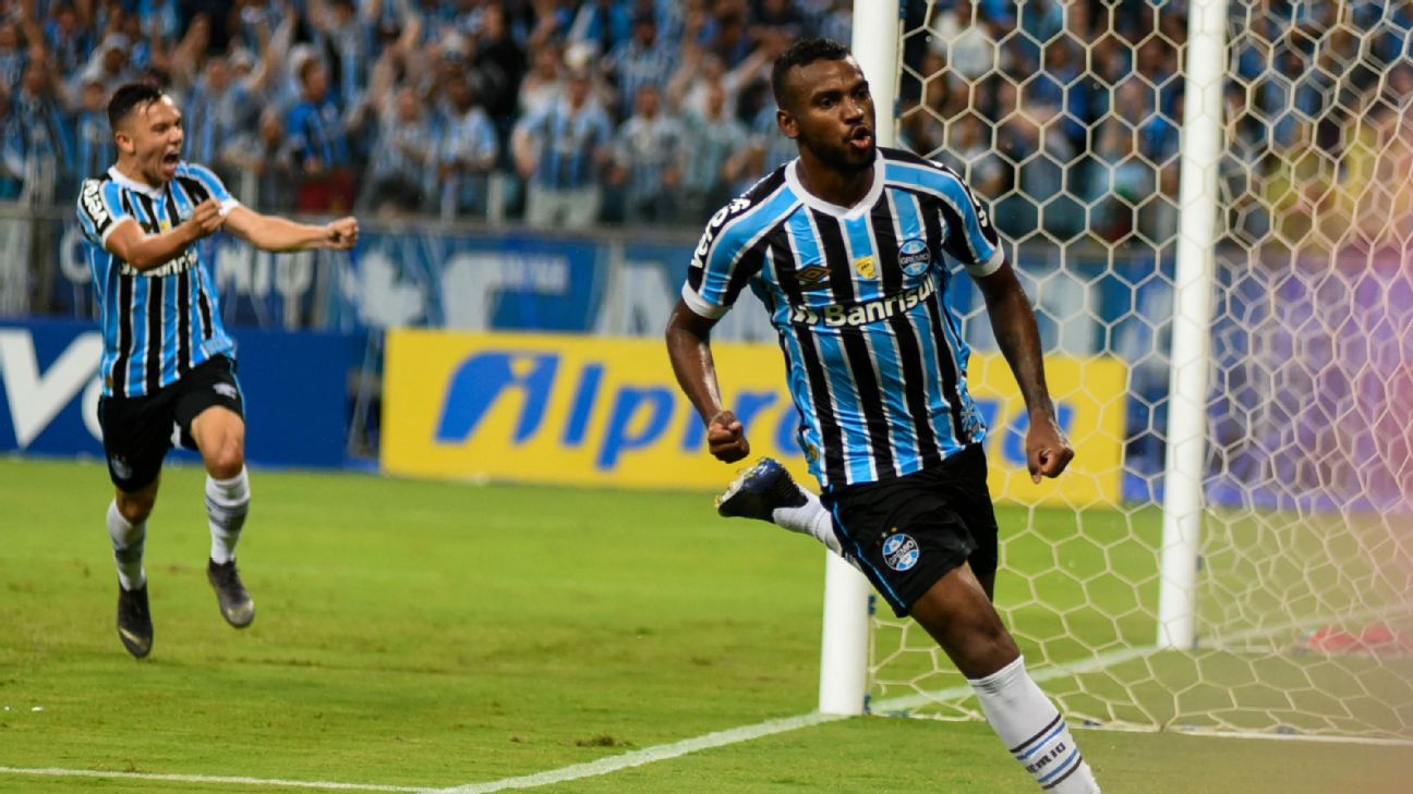 Há quase três anos sem entrar em campo, Léo Gomes se lesiona novamente