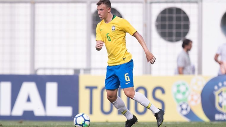 Ex-atacante, estudioso e patinho feio: 10 fatos sobre Carlos Augusto,  titular do Brasil contra a Argentina, seleção brasileira