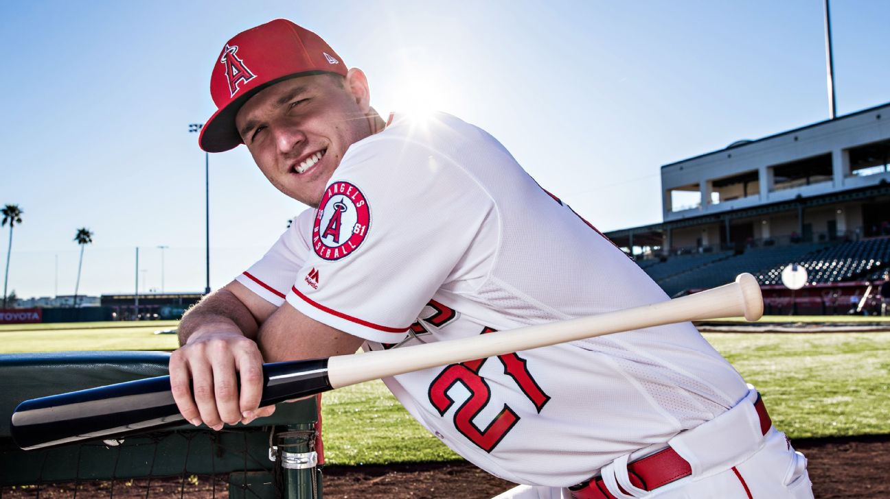 No deal yet, but Los Angeles Angels introduce Torii Hunter - The Daily  Illini