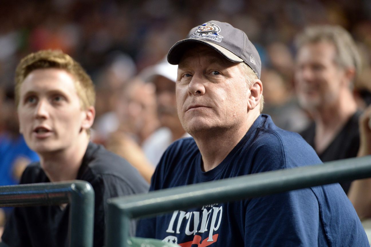 BBWAA urges HOF to keep Schilling on ballot