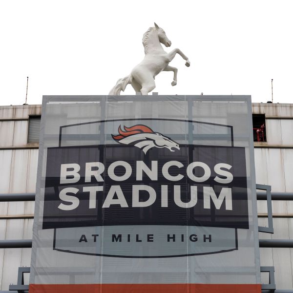 Broncos agree to sale to Walton-Penner group
