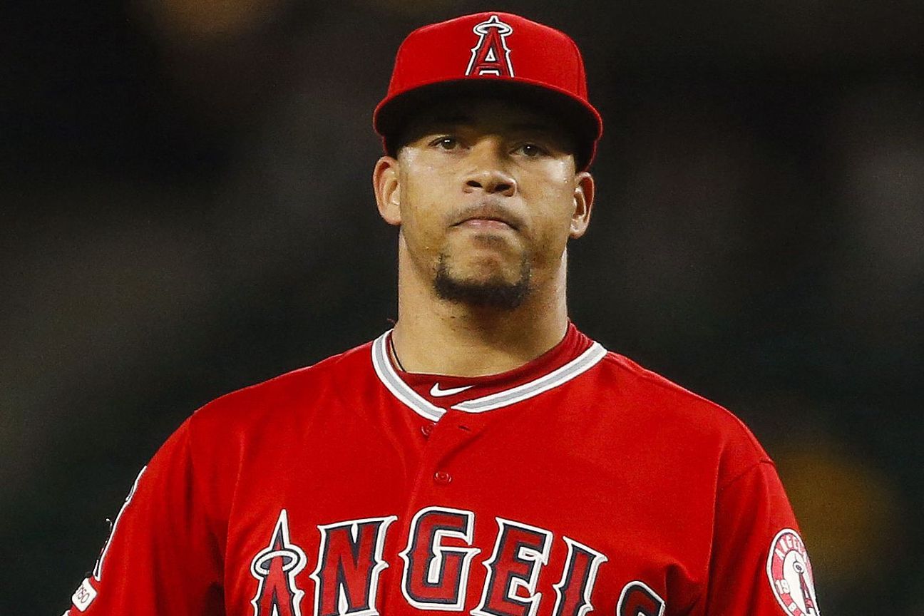 Twins reach deal with ex-Angels closer Robles
