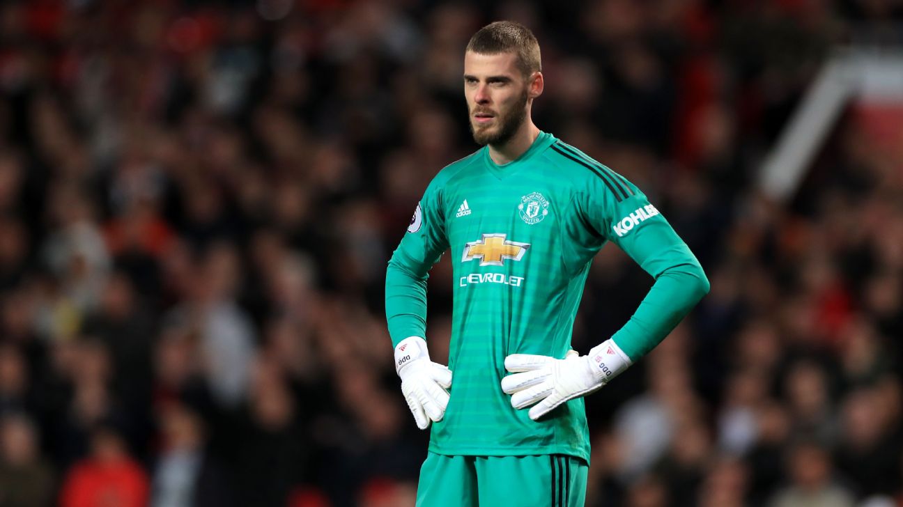 David De Gea looks on during Manchester United's Premier League loss to Manchester City.