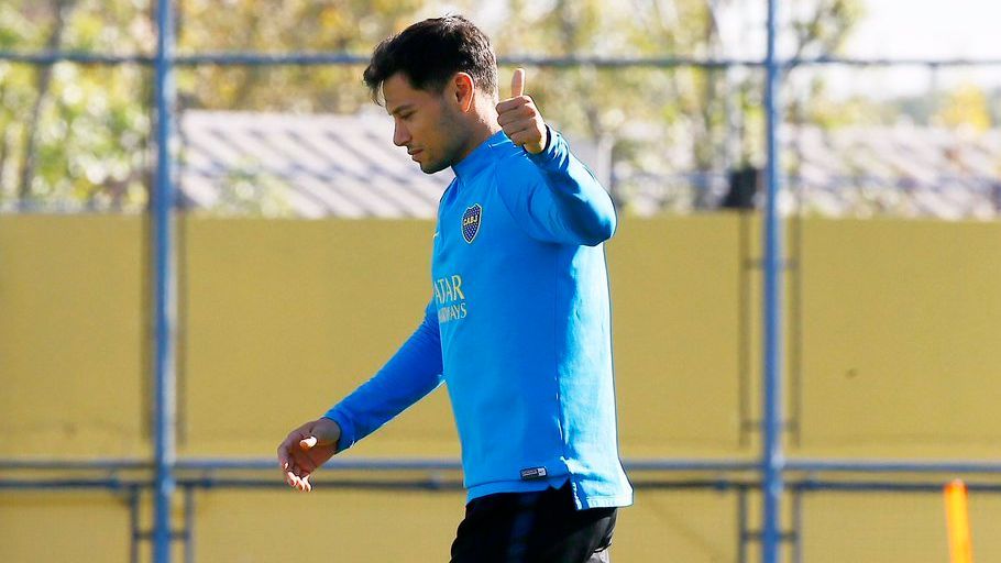 Zárate dice que es "muy feliz" en Boca y que le "encantaría renovar"
