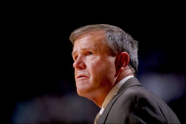 Legendary Louisville hoops coach Crum dies at 86