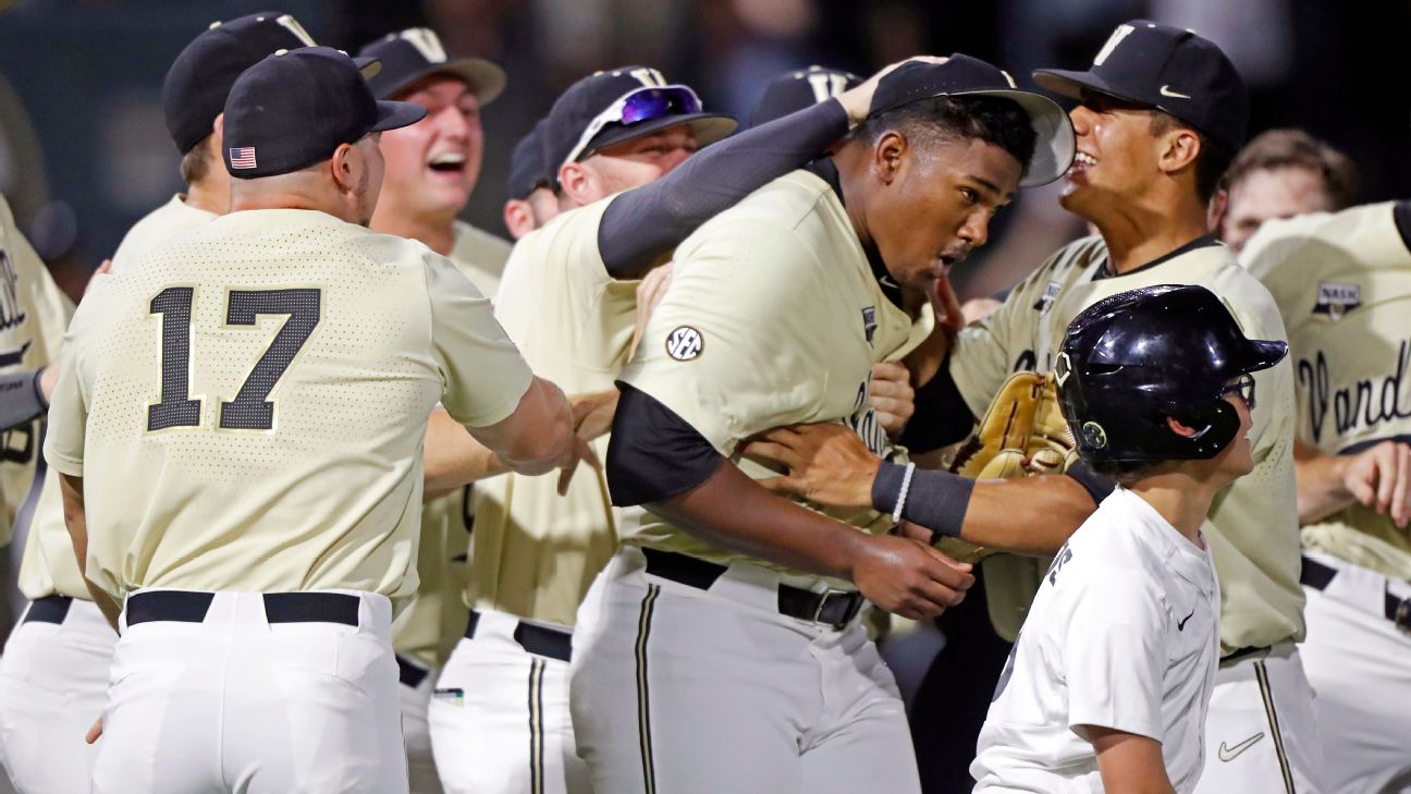 Rays pitcher warms up in full Vanderbilt football uniform