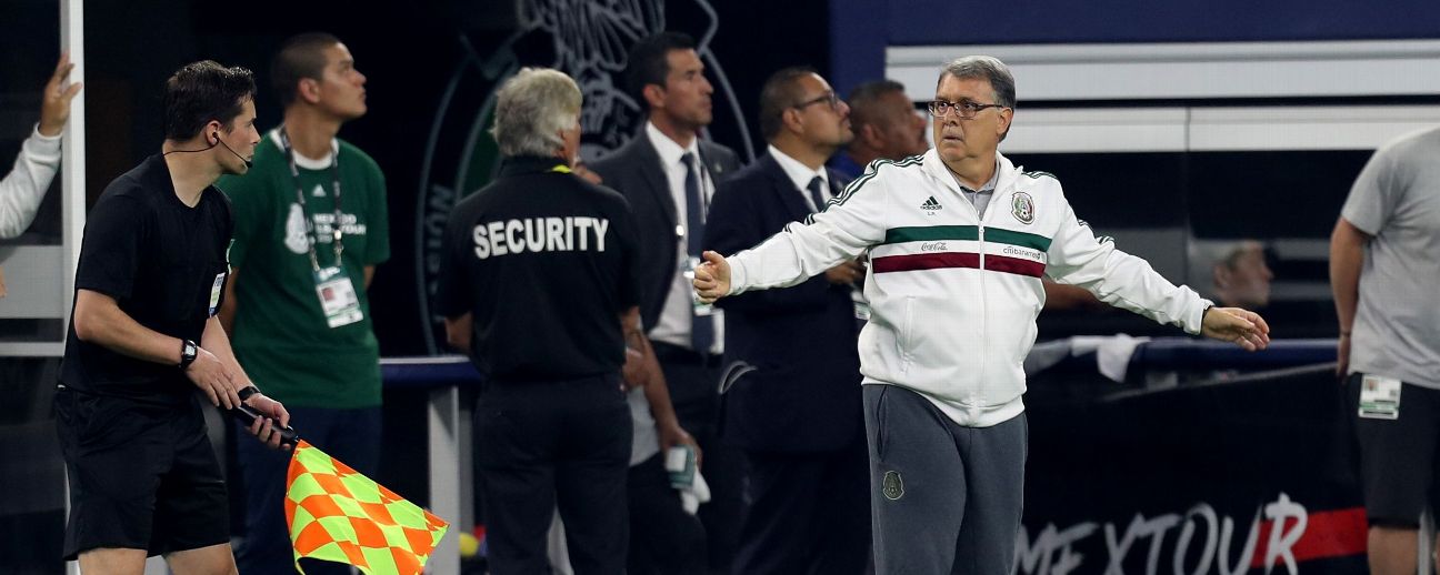 Head coach of Mexico Gerardo Martino reacts during the match between Ecuador and Mexico Head coach of Mexico Gerardo Martino reacts during the match between Ecuador and Mexico