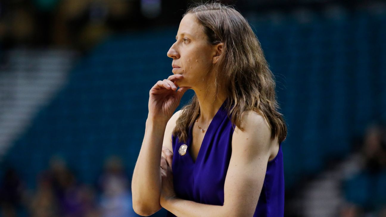 Former Cal Women's Basketball Coach Lindsay Gottlieb is the First Female  College Head Coach to be Recruited to an NBA Staff