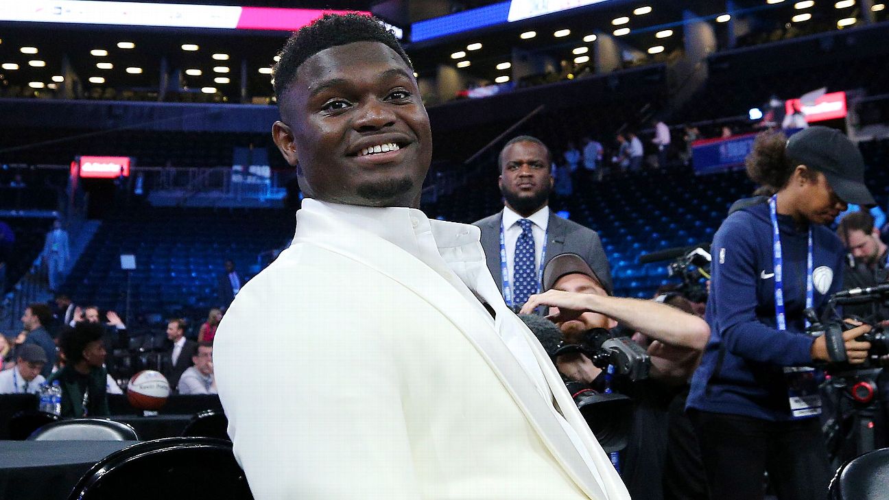 Zion Williamson's emotional moment with his mom after no. 1 NBA