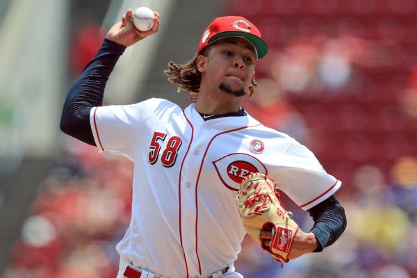 Mariners acquire 'dominant' starter Luis Castillo from Reds