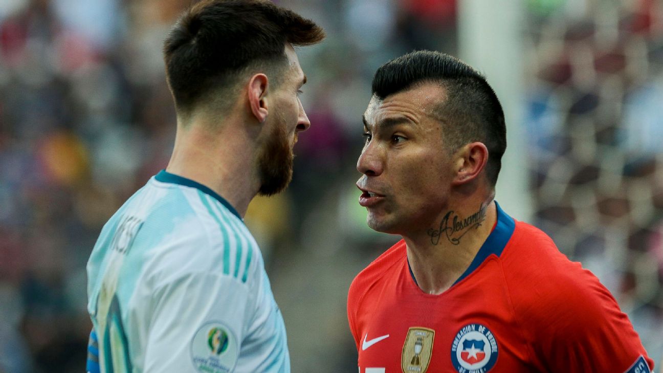 Medel coincidió con Messi: "El árbitro se manejó muy mal"