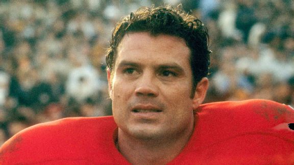 Chiefs' Tony Gonzalez, Johnny Robinson receive Hall of Fame rings