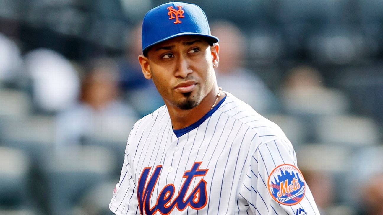 Mets' Edwin Diaz Taken off in Wheelchair with Knee Injury from WBC