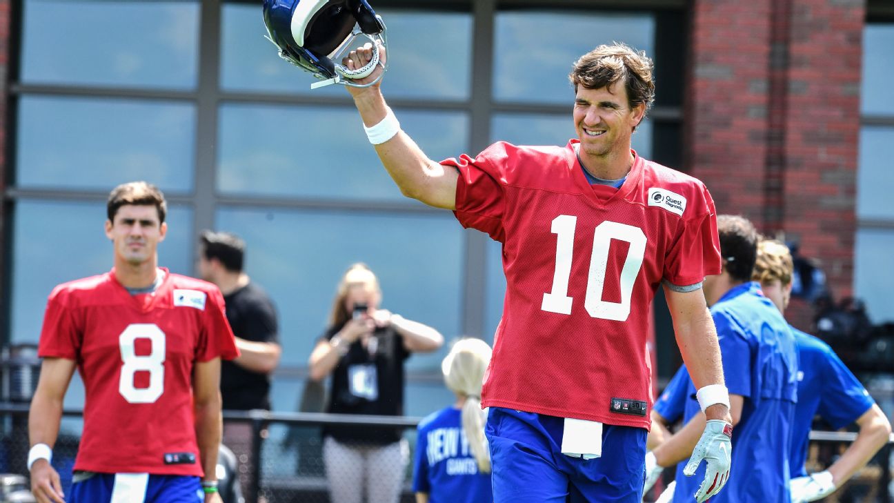 New York Giants' Daniel Jones, Eli Manning spotted out together in