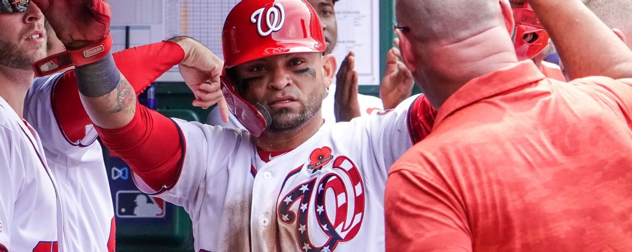 Gerardo Parra gave a sideline reporter a makeup lesson with some