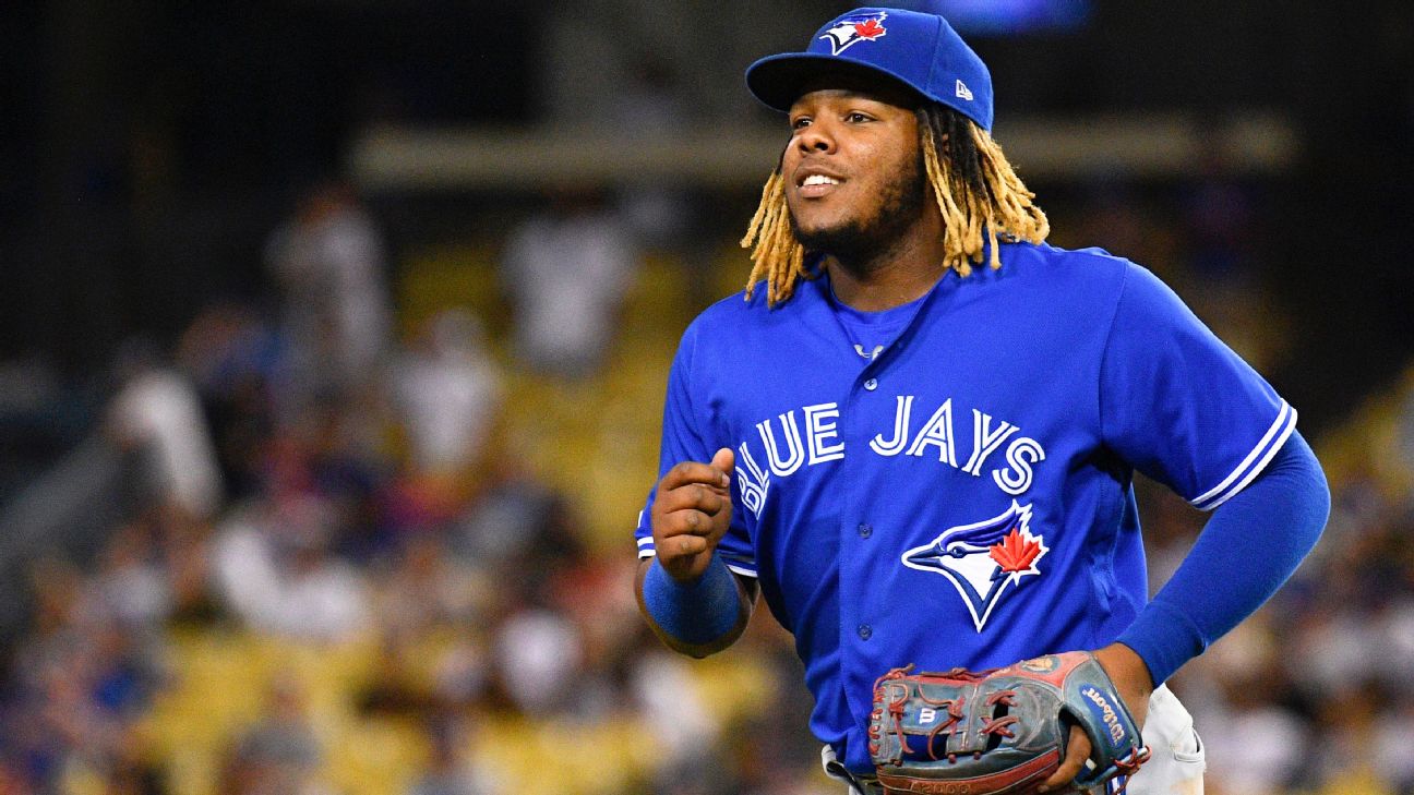 Pedro Martínez lanza primera bola, su ahijado Vladimir Guerrero Jr