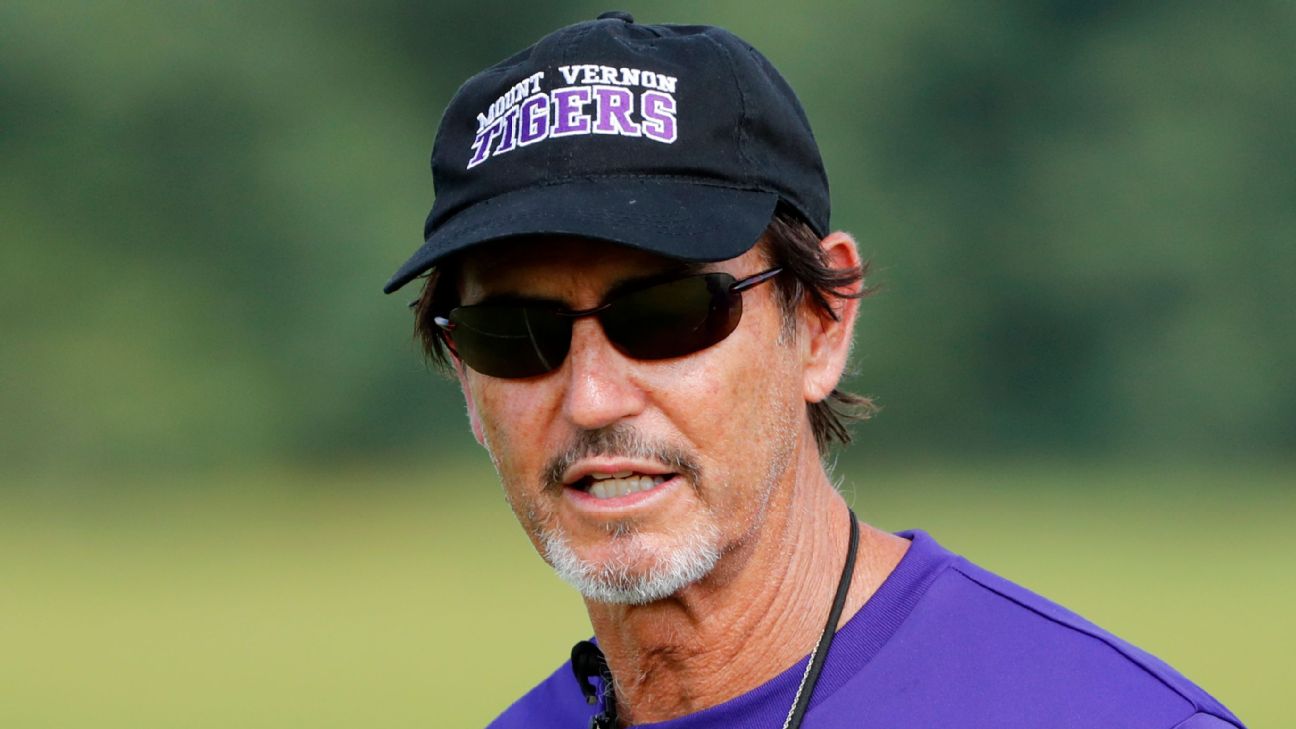 Art Briles resigns as coach of Mount Vernon High School football