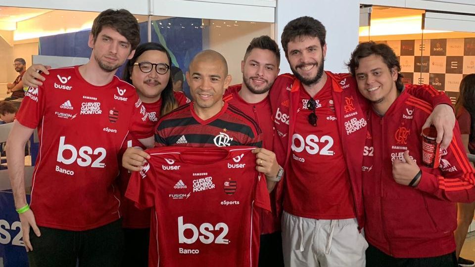 Jogadores de LoL do Flamengo acompanham vitória sobre o Palmeiras