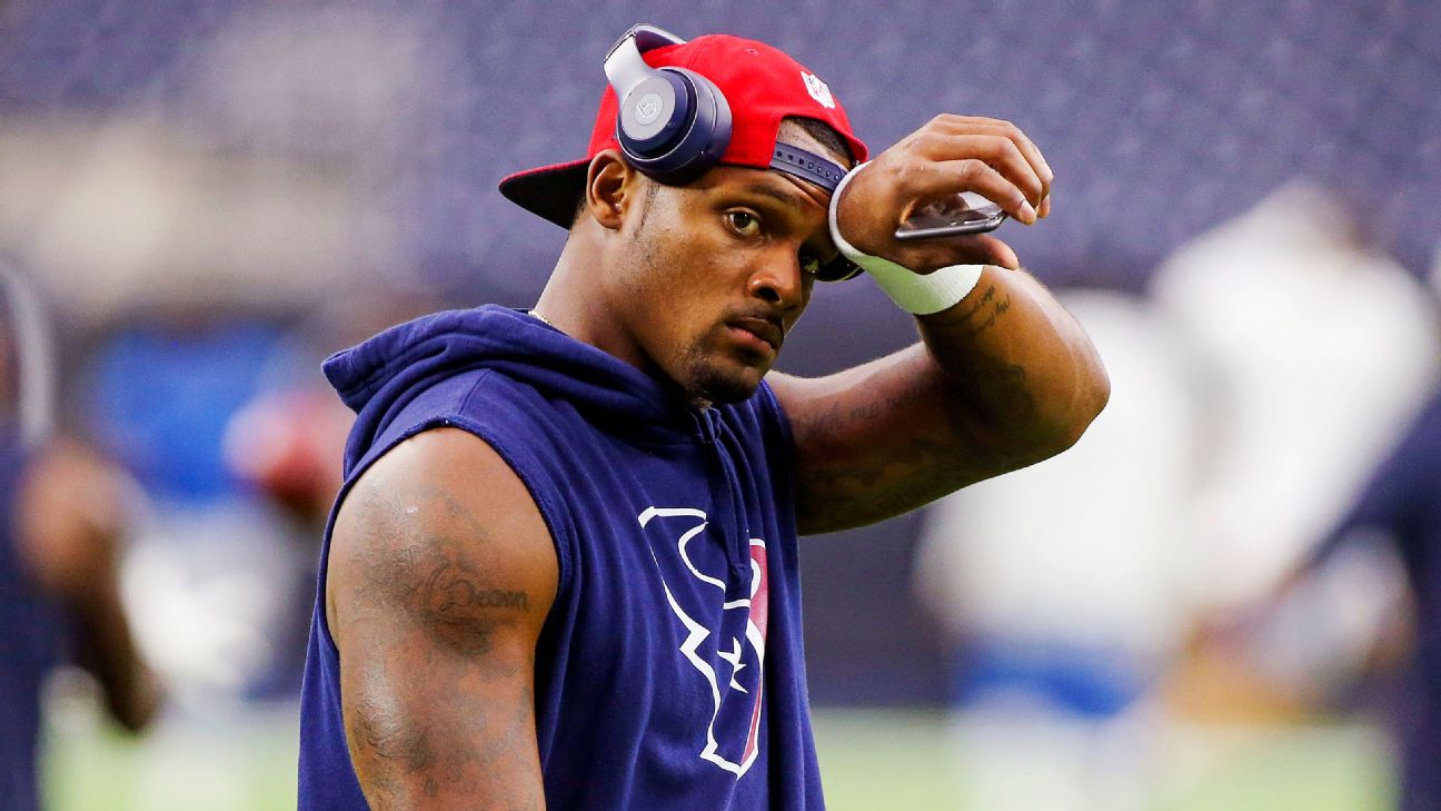 Texans QB Deshaun Watson gives Ravens' Lamar Jackson 'MVP' jersey - Sports  Illustrated