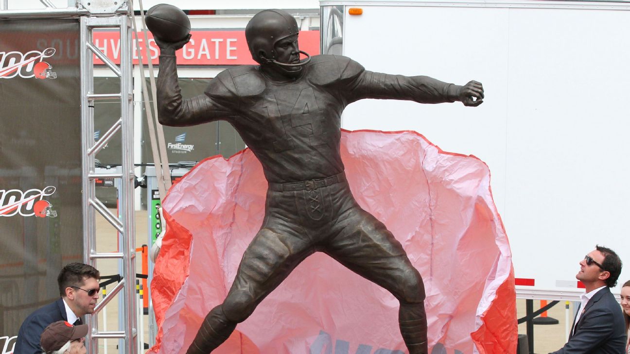 Otto Graham statue going up at FirstEnergy Stadium to honor