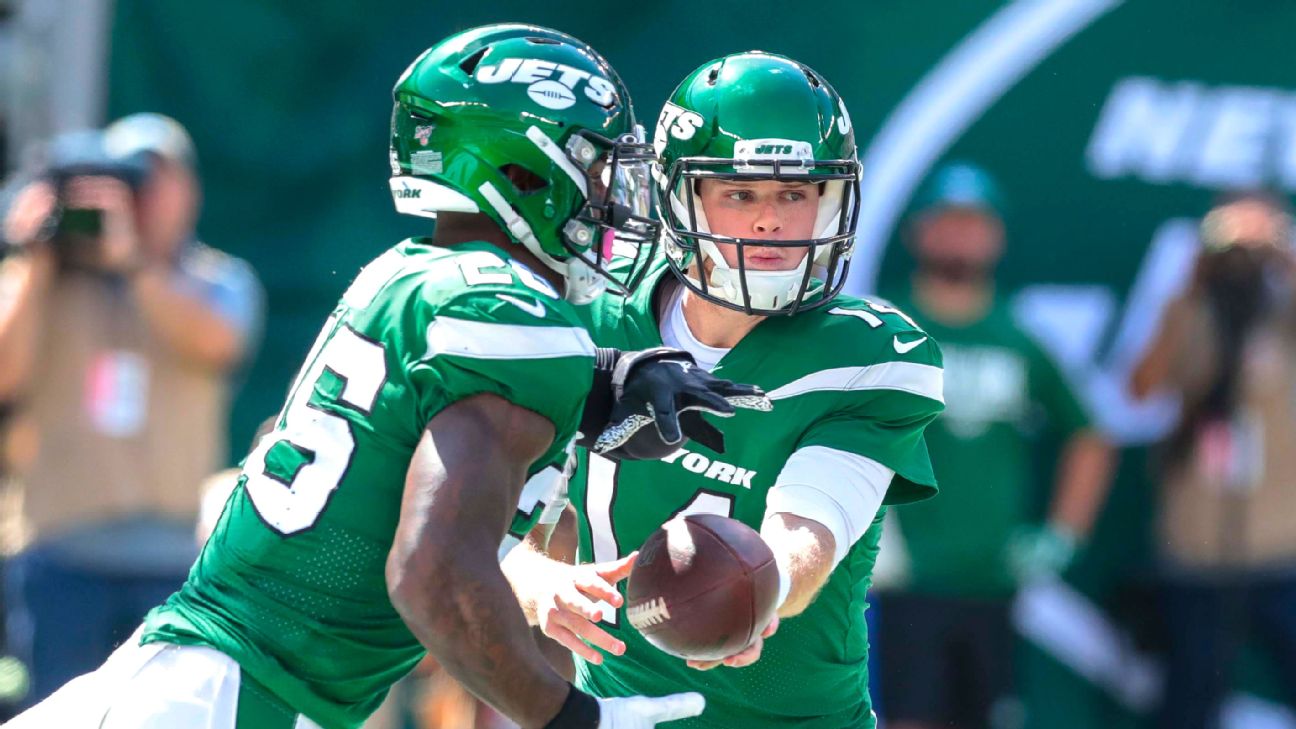 What difference Jets' Le'Veon Bell sees in Sam Darnold early in training  camp 