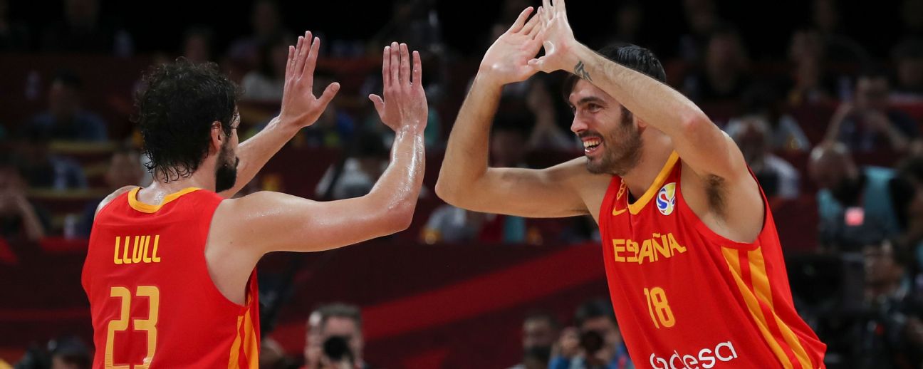 Spain players celebrate at FIBA World Cup