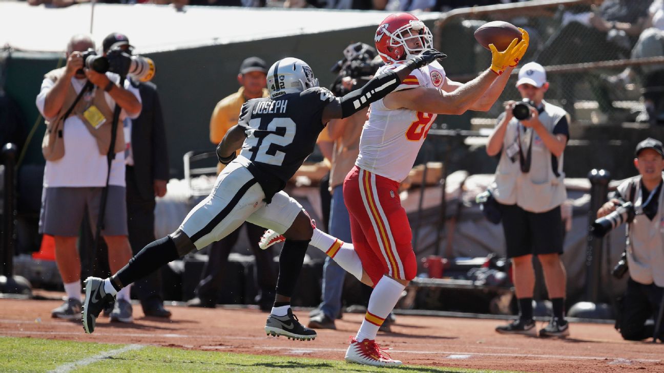 Charles Woodson: It would be devastating for Oakland if Raiders