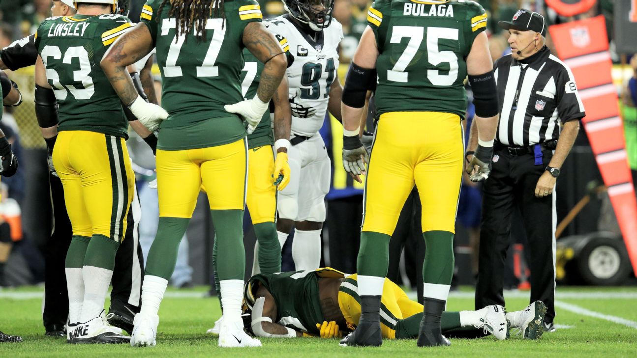 Packers WR Davante Adams tweets that he's at home after hit