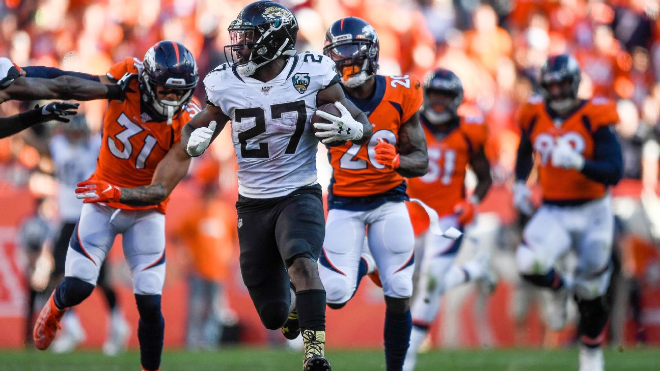 Jacksonville, FL, USA. 19th Sep, 2021. Denver Broncos head coach Vic Fangio  during 2nd half NFL football game between the DenverBroncos and the  Jacksonville Jaguars. Denver defeated Jacksonville 23-13 at TIAA Bank