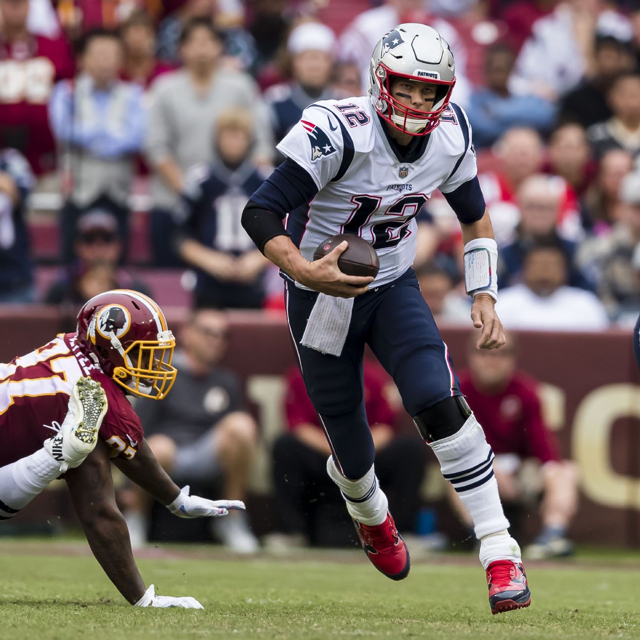 What Pros Wear: Tom Brady's Donjoy Defiance III Knee Brace - What