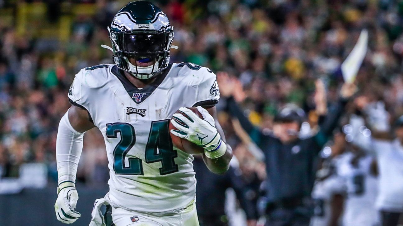 Jordan Howard posts a picture of himself in a Philadelphia Eagles jersey