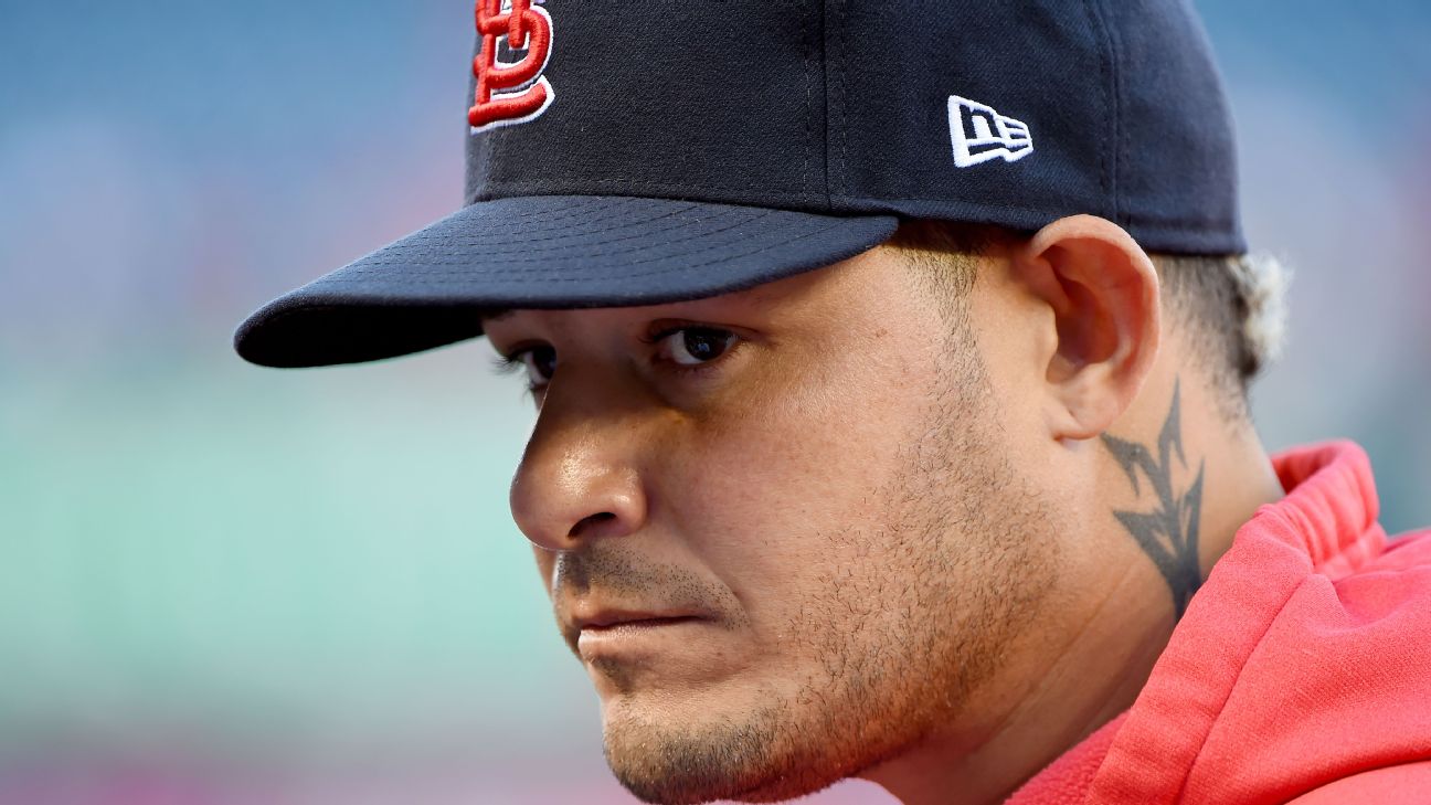 Yadier Molina agrees to 2022 contract with Cardinals