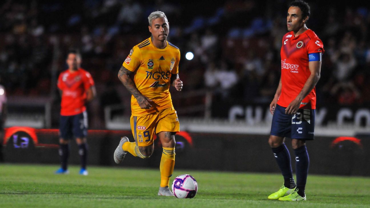 Veracruz players, in red, stand in protest as Tigres player Eduardo Vargas dribbles the ball in a Liga MX match. Veracruz players, in red, stand in protest as Tigres player Eduardo Vargas dribbles the ball in a Liga MX match.