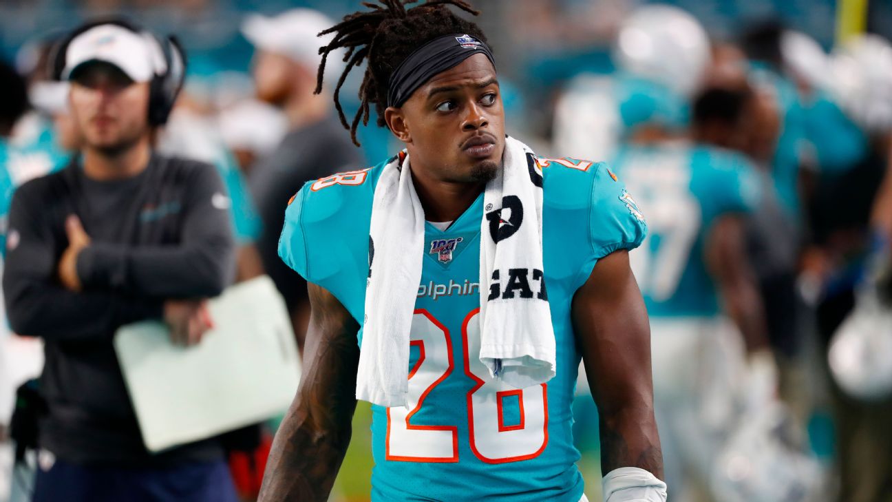 Dolphins release team captain Bobby McCain, signing Jason McCourty 