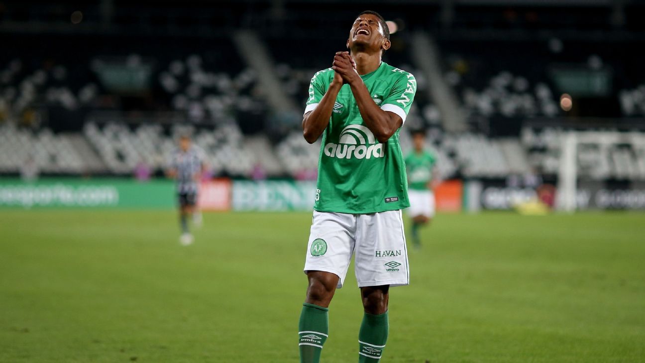 Marcio Araujo looks on during Chapecoense's Serie A match against Botafogo. Marcio Araujo looks on during Chapecoense's Serie A match against Botafogo.