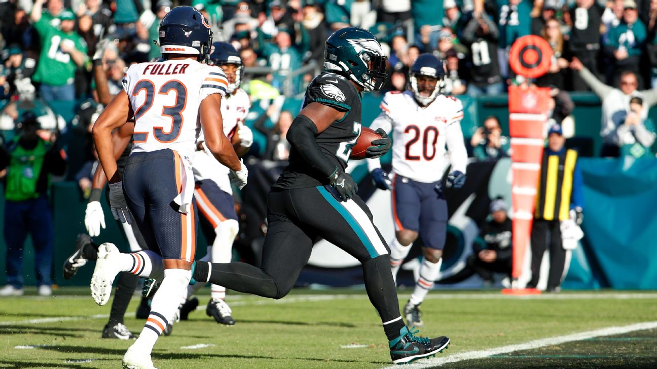 Source - Dolphins agree with ex-Eagles RB Jordan Howard - ESPN