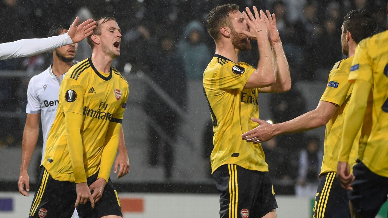 Shkodran Mustafi and Rob Holding react during Arsenal's Europa League draw against Guimaraes.