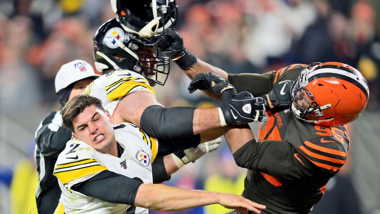 Myles Garrett-Mason Rudolph brawl inspires holiday tree topper