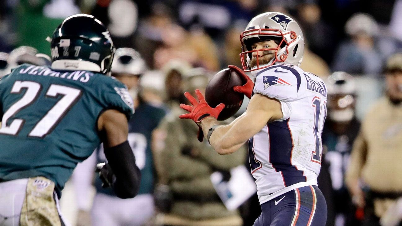 Double Pass Patriots Julian Edelman Throws Td Pass To Phillip Dorsett