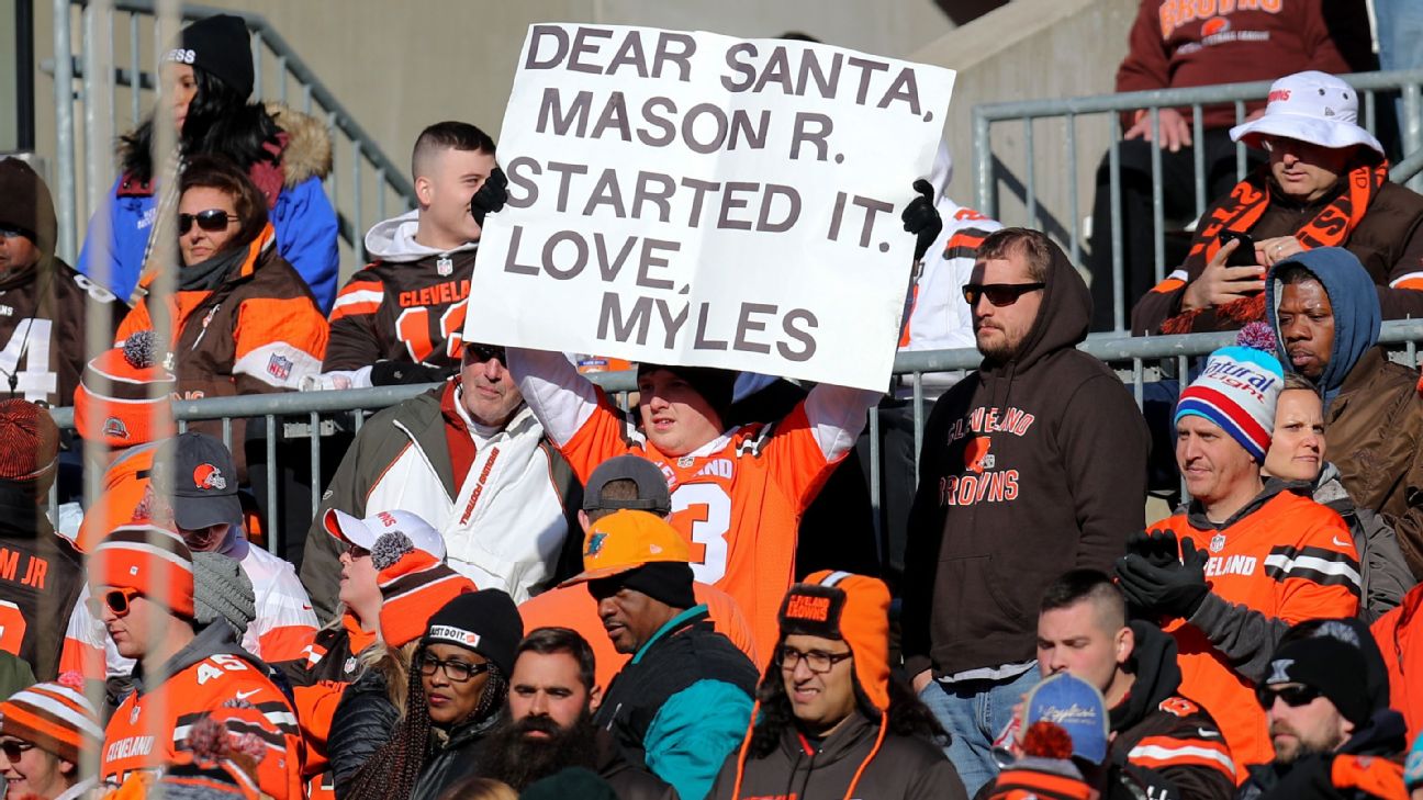 Browns fans swing helmet at pinata of Steelers QB Mason Rudolph at tailgate