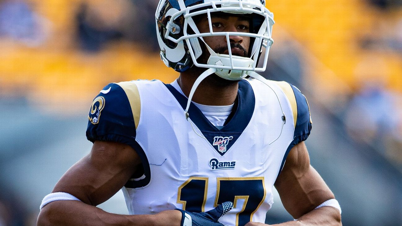 Robert Woods of the Los Angeles Rams rushes against John