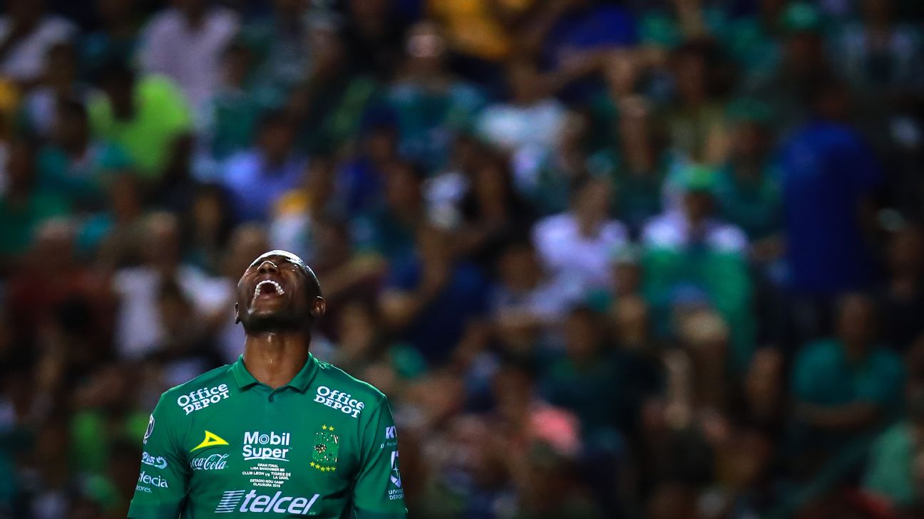Andres Mosquera reacts during Leon's Liga MX Clausura final defeat to Tigres. Andres Mosquera reacts during Leon's Liga MX Clausura final defeat to Tigres.
