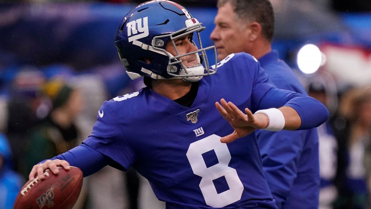 New York Giants starting quarterback Eli Manning rolls out to the right  against the Washington Redskins in the first quarter at Giants Stadium in  East Rutherford, New Jersey on December 16, 2007. (