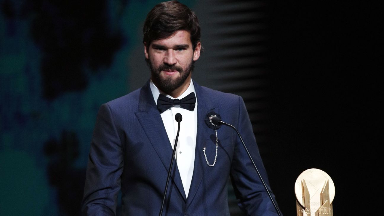 Alisson é eleito melhor goleiro do mundo no prêmio Bola de Ouro - ISTOÉ  Independente