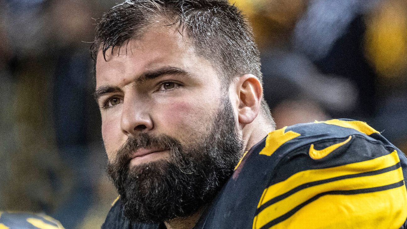 Steelers Villanueva Breaks From Team, Honors Army Hero on His Helmet