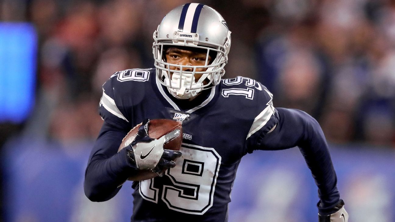 Amari Cooper Cleveland Browns Unsigned Carries the Ball Photograph