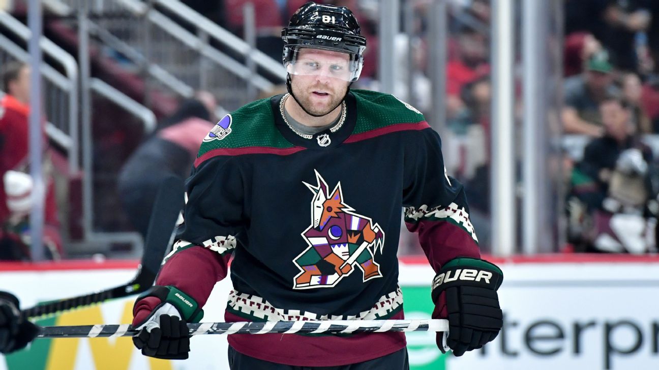 Coyotes' Phil Kessel visits former team after 2-goal night, in 1st place